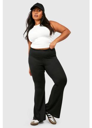 Сукрмягкие тонкие брюки клеш с заворотом на талии boohoo xxl