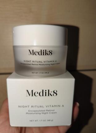 Нічний антивіковий крем з ретинолом medik8  night ritual vitamin a