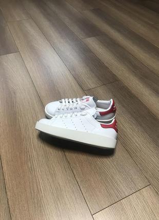 Стильні кросівки від adidas