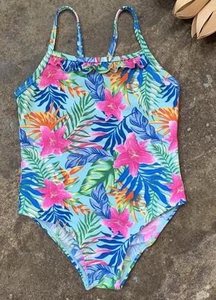 Купальник слитный чорного на 5-6 лет.