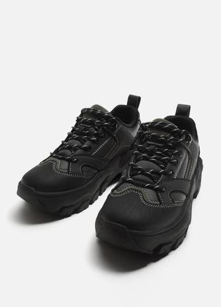Стильные кроссовки zara