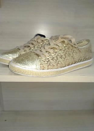 Кроссовки guess