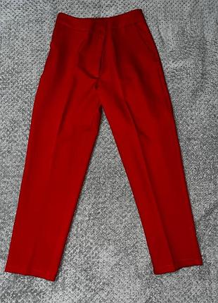 Червоні брюки