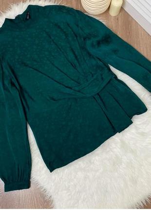 Зелена блуза на запах