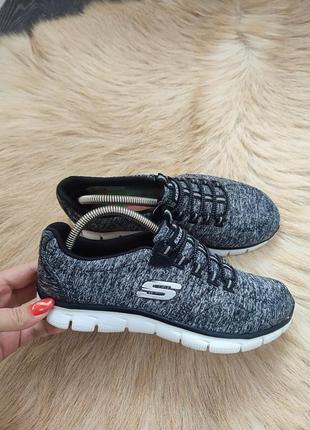Легежные кроссовки skechers