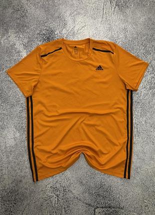 Спортивна футболка adidas