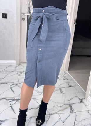 Юбка миди карандаш с поясом бантик в комплекте серая графит облегающая на кнопках замшевая с разрезом