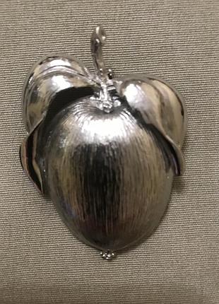 Красива брошка вінтаж