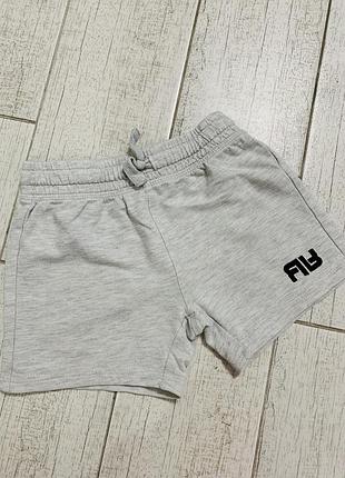 Базовые коттоновые шорты в сером цвете на мальчика 3-4 года от river island