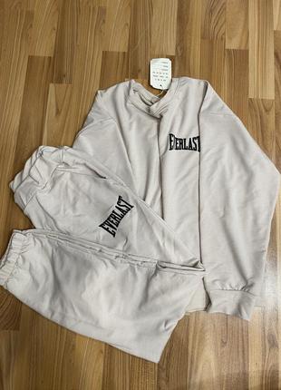Спортивный костюм