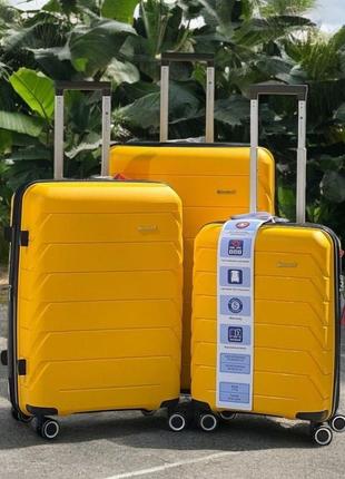 Надежный чемодан из полипропилена французского бренда snowball