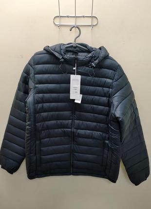 Куртка мужская черная деми с капюшоном, на молнии.т-8470.
размеры:5xl;6xl;7xl.
цена -1000грн