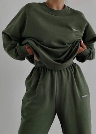 Женский спортивный костюм