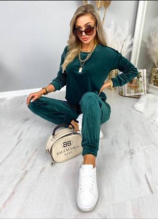 Женский костюм