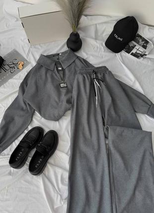 Удобный прогулочный костюм женский свободного фасона. кофта на молнии, брюки со шнурком и карманами вельветовый