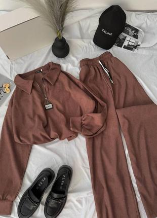 Удобный прогулочный костюм женский свободного фасона. кофта на молнии, брюки со шнурком и карманами вельветовый