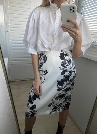 Прямая юбка чёрно-белая в офис с рисунком5 фото