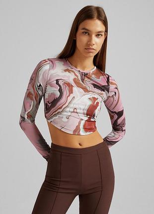 Мраморный лонгслив с открытой спиной bershka