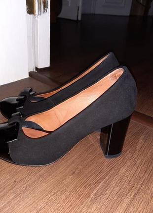 Женские туфли из натуральной кожи, замшевые, черные, каблук, кожаные туфли1 фото