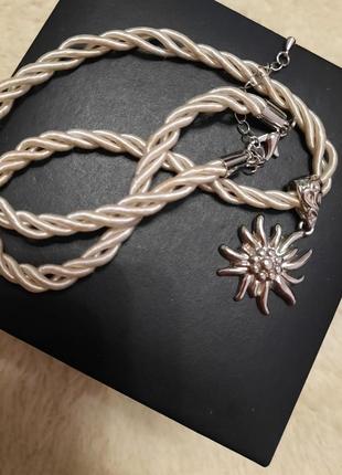 Украшение на шею