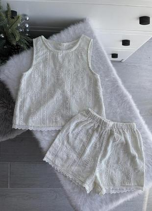 Нижний комплект с красивой спинкой