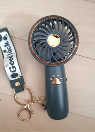 Мини вентилятор черный ручной.