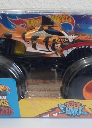 Машинка hot wheels нова