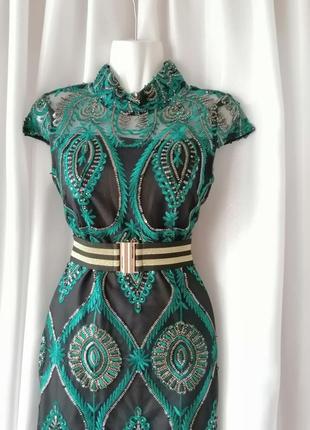 Красива ефектна міні сукня трикотаж зверху сітка прикрашена вишивкою паєтками , застібає...