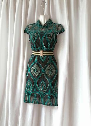 Красива ефектна міні сукня трикотаж зверху сітка прикрашена вишивкою паєтками , застібає...