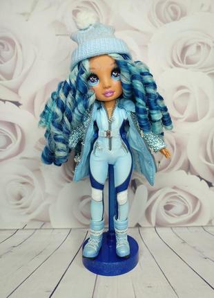 Лялька рейнбоу хай скайлер бредшоу голубая зимова серія rainbow high winter skyler bradshaw blue.