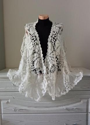 Шаль белого цвета ручной работы.handmade.
