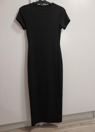 Женское платье-миди в рубчик в новом состоянии 😍 бренда boohoo из легкой ткани