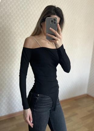 Черный боди с открытыми плечами