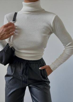 Роскошный белоснежный гольф в рубчик