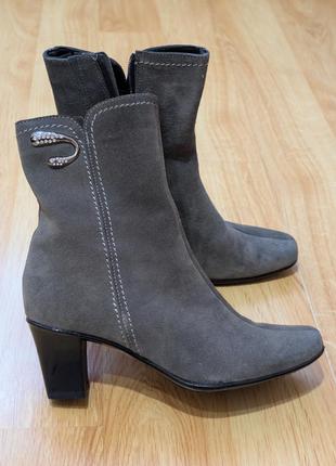 Женские замшевые ботинки