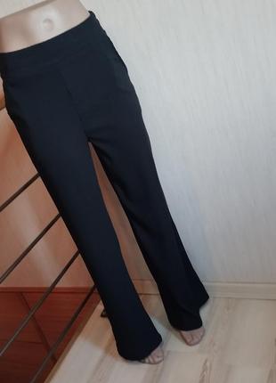 Женские трикотажные черные брюки палаццо рубчик с карманами 46