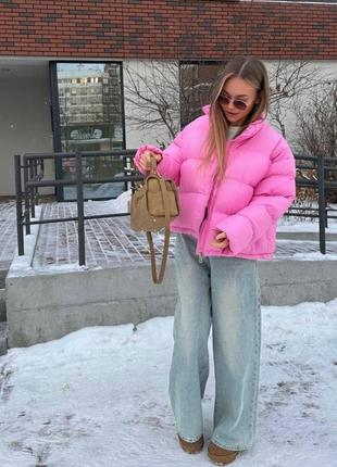 Яскрава oversize куртка насиченого рожевого та чорного кольору