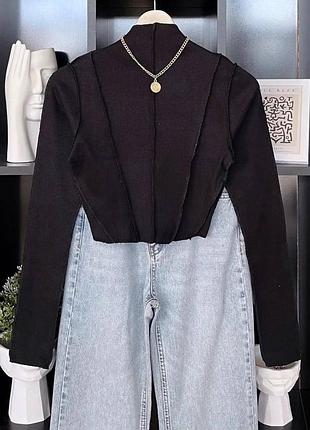 Укороченный топ лонгслив со швами