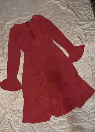 Платье boohoo с рукавами