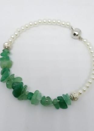 Браслет женский с добавлением натуральных камней.