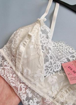 Белый кружевной бралет 70b hunkemoller нитевичка4 фото