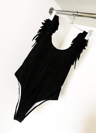 Черный слитный сплошной сдельный купальник с открытой спиной крыльями крылышками ангел