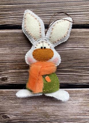 Игрушка подвеска кролик