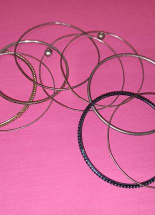 Набор тонких браслетов женские металлические