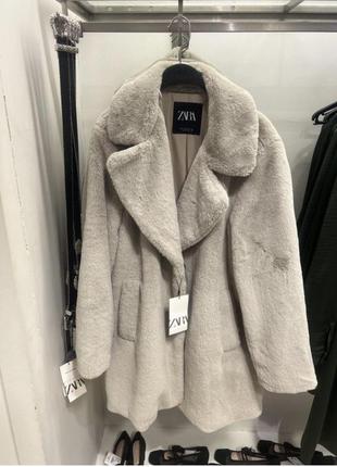 Ефектна шуба zara