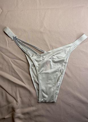 Оригінальні атласні трусики з камінцями