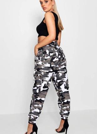 Жіночі камуфляжні штани бренду boohoo (буху) (сток новий)