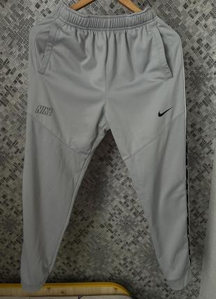 Спортивные штаны nike на лампасах