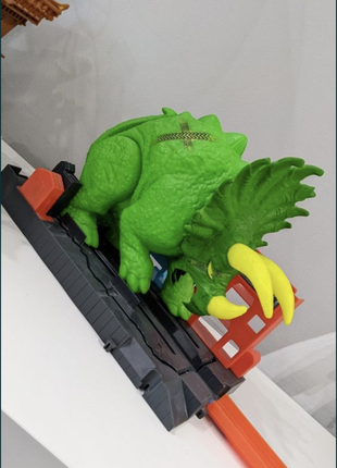 Динозавр hot wheels трек