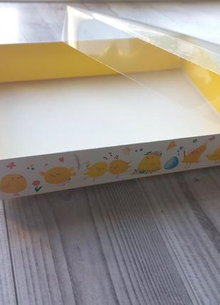 Коробка для торта с плох крышкой 200х150х35 белая с желтым